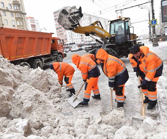 Уборка снега в Гатчине и  Ленинградской области